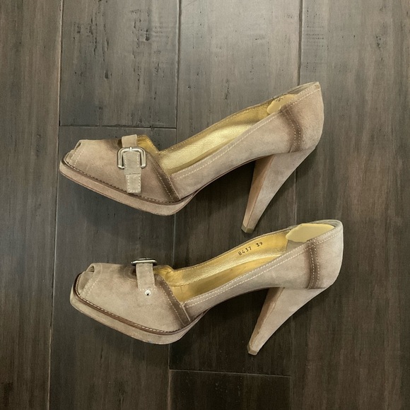 PRADA Made In Italy Beige Vintage Classic Deserto Suede Peep Toe Heels Size 39 - Picture 4 of 7